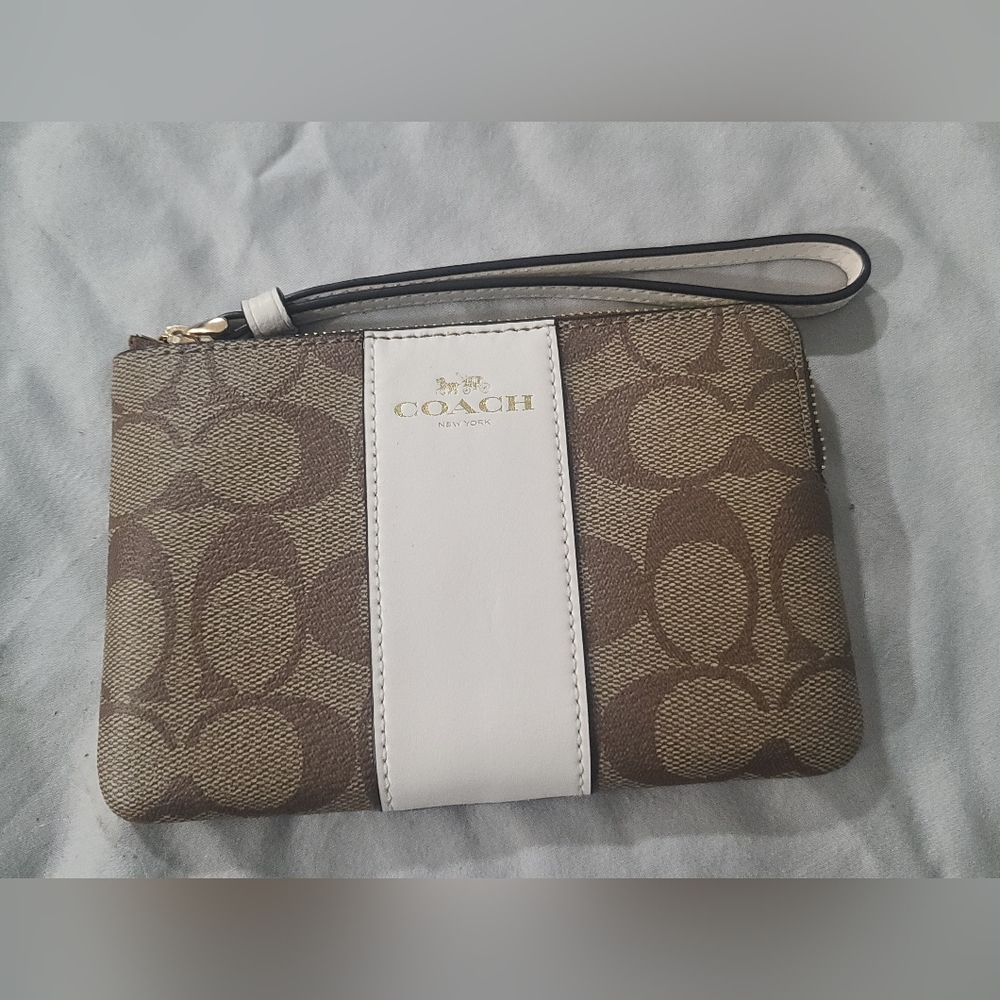 Coach Corner Zip Brown and White Wristlet - Picture 10 of 10